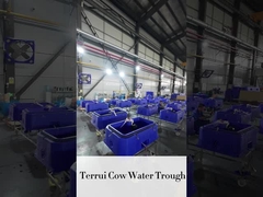 가축용 견고 한 파란색 음료수 탱크